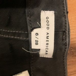 Good American ‘Good Legs’ cropped extra stretchy jeans Size 6/28. 27” ins